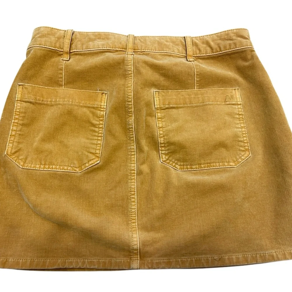 American Eagle Size 4 Corduroy Patch Pocket Mini Skirt in Mustard super stretch - Picture 2 of 2